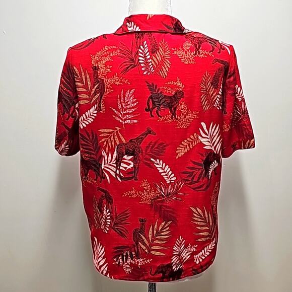 c. b. collections Petite Womens Button Front Short Sleeve Animal Print Top Sz PM - Picture 6 of 9